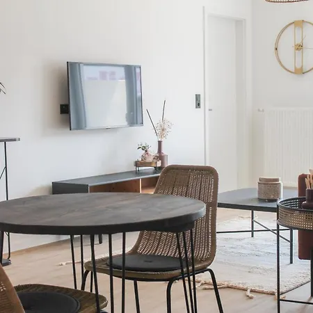 African-style - Stadtnah, Parkplatz, E-ladestation Für Auto&fahrräder, Gitterbox Für Fahrräder, Fitnessstudio *