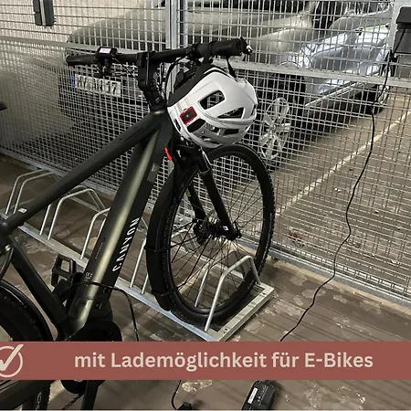 African-style - Stadtnah, Parkplatz, E-ladestation Fuer Auto & Fahrraeder, Gitterbox Fuer Fahrraeder, Fitnessstudio コブレンツ