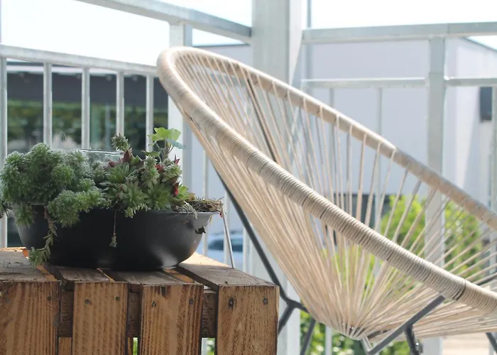 African-style - Stadtnah, Parkplatz, E-ladestation Fuer Auto & Fahrraeder, Gitterbox Fuer Fahrraeder, Fitnessstudio * Koblenc