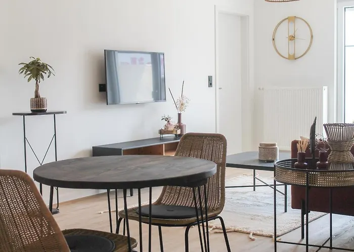 African-style - Stadtnah, Parkplatz, E-ladestation Fuer Auto & Fahrraeder, Gitterbox Fuer Fahrraeder, Fitnessstudio *